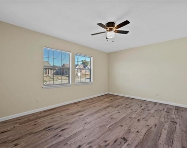 6005 Dooley Drive - Photo Thumbnail 10