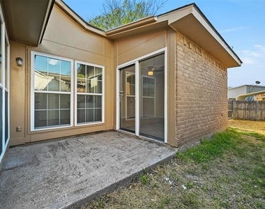 6005 Dooley Drive - Photo Thumbnail 16