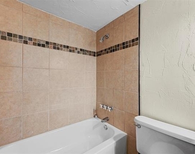 6005 Dooley Drive - Photo Thumbnail 13