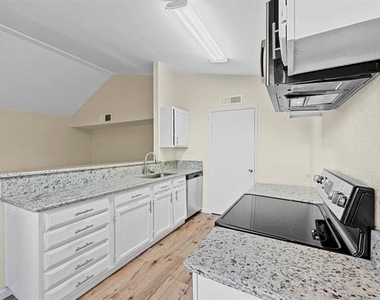 6005 Dooley Drive - Photo Thumbnail 4