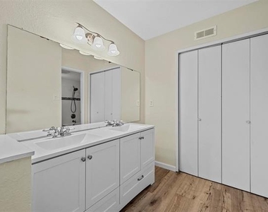 6005 Dooley Drive - Photo Thumbnail 17