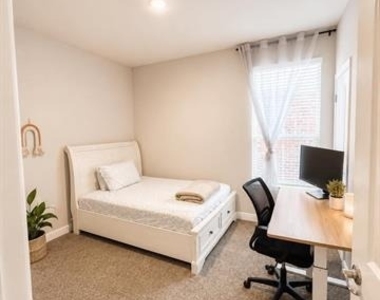 15736 Hazelhurst Lane - Photo Thumbnail 9