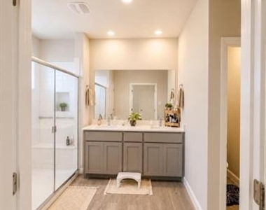 15736 Hazelhurst Lane - Photo Thumbnail 11