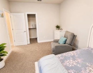 15736 Hazelhurst Lane - Photo Thumbnail 8