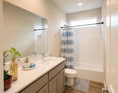15736 Hazelhurst Lane - Photo Thumbnail 10
