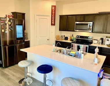 3137 Grimaldo Drive - Photo Thumbnail 4