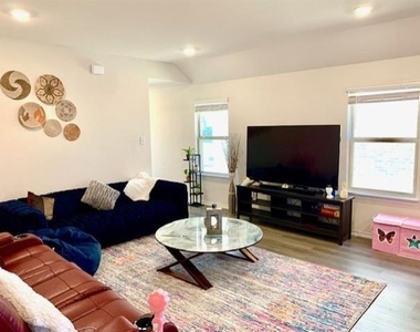 3137 Grimaldo Drive - Photo Thumbnail 2