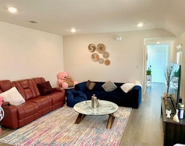 3137 Grimaldo Drive - Photo Thumbnail 3