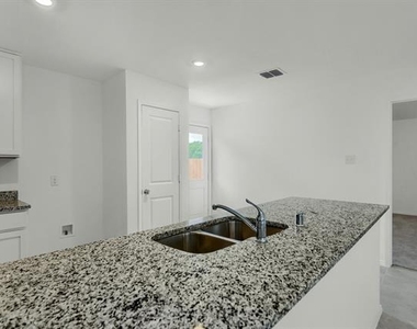 402 Harvest Street - Photo Thumbnail 12