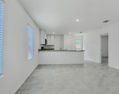 402 Harvest Street - Photo Thumbnail 7