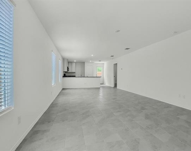 402 Harvest Street - Photo Thumbnail 3