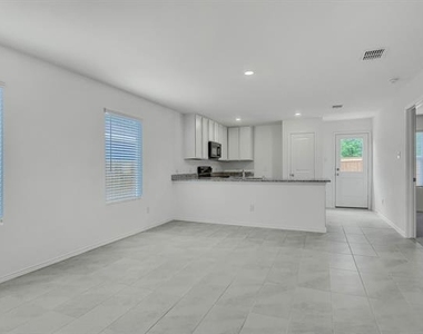 402 Harvest Street - Photo Thumbnail 6