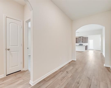 281 Moonstone Way - Photo Thumbnail 3