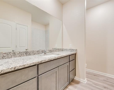 281 Moonstone Way - Photo Thumbnail 7