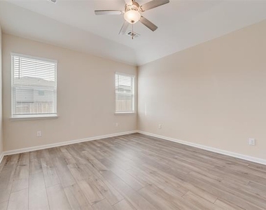 281 Moonstone Way - Photo Thumbnail 13