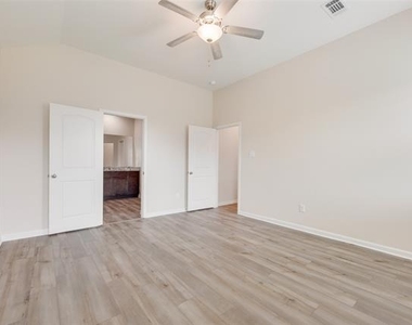 281 Moonstone Way - Photo Thumbnail 14