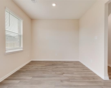281 Moonstone Way - Photo Thumbnail 4