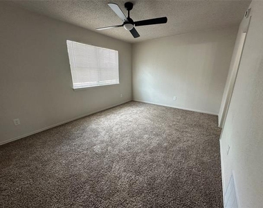 10410 Cymbal Drive - Photo Thumbnail 6