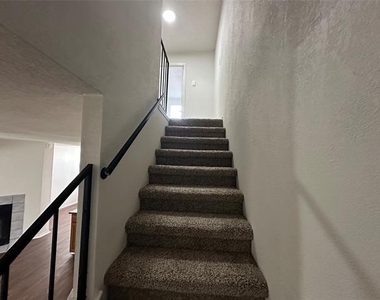10410 Cymbal Drive - Photo Thumbnail 5
