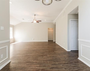 415 N Gaston Drive - Photo Thumbnail 6