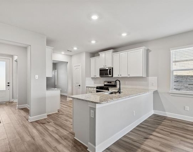 929 Emerson Drive - Photo Thumbnail 5