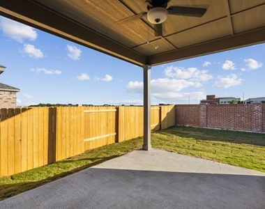 929 Emerson Drive - Photo Thumbnail 22