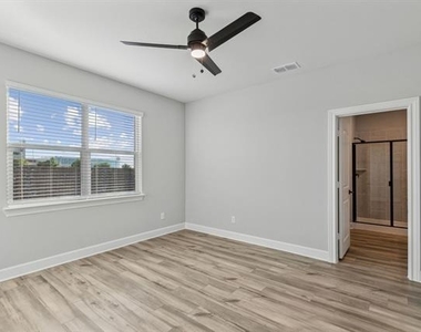 929 Emerson Drive - Photo Thumbnail 12