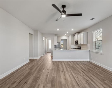 929 Emerson Drive - Photo Thumbnail 21
