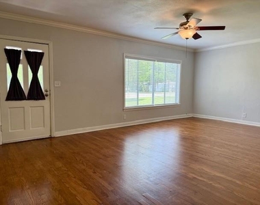2816 Westridge Avenue - Photo Thumbnail 3