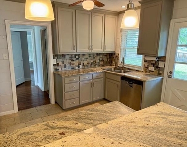 2816 Westridge Avenue - Photo Thumbnail 5