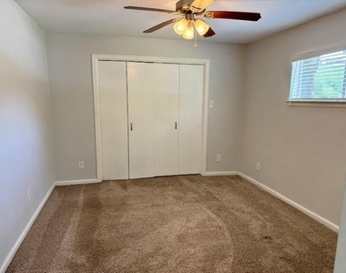 2816 Westridge Avenue - Photo Thumbnail 10
