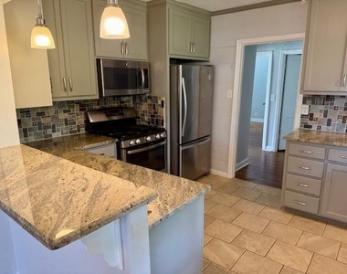 2816 Westridge Avenue - Photo Thumbnail 6