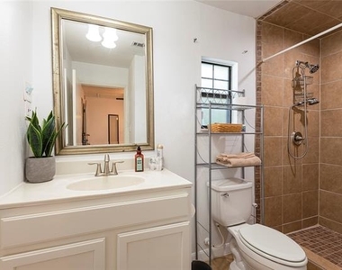 6910 Winding Creek Court - Photo Thumbnail 18