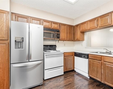 5740 Martel Avenue - Photo Thumbnail 5