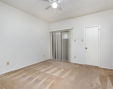 5740 Martel Avenue - Photo Thumbnail 12