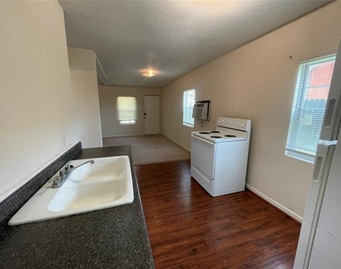 616 Grand Avenue - Photo Thumbnail 5