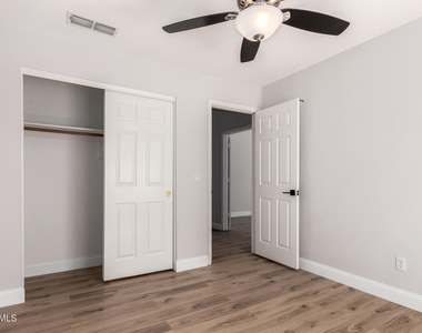 22027 N 73rd Avenue - Photo Thumbnail 12