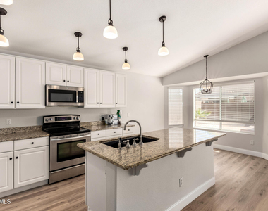 22027 N 73rd Avenue - Photo Thumbnail 4
