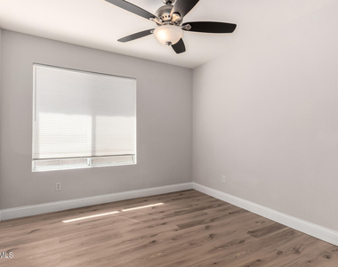 22027 N 73rd Avenue - Photo Thumbnail 13