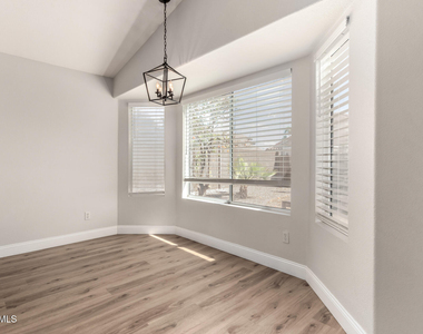 22027 N 73rd Avenue - Photo Thumbnail 1