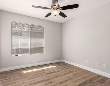 22027 N 73rd Avenue - Photo Thumbnail 11
