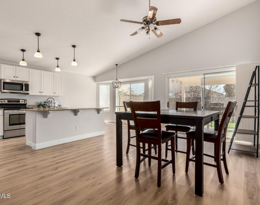 22027 N 73rd Avenue - Photo Thumbnail 5