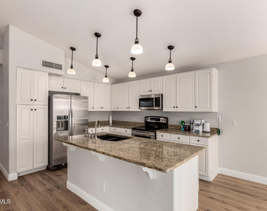 22027 N 73rd Avenue - Photo Thumbnail 3