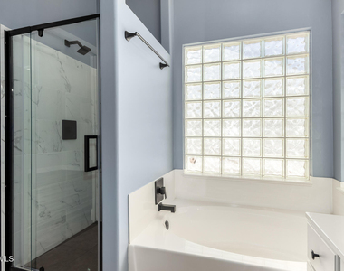 22027 N 73rd Avenue - Photo Thumbnail 9