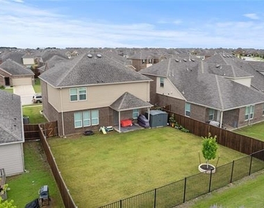 913 Adelyn Street - Photo Thumbnail 27