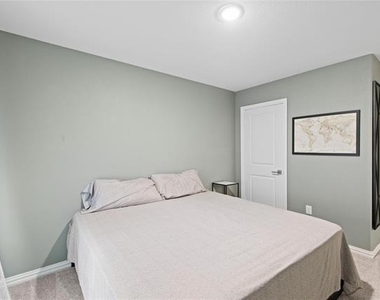 913 Adelyn Street - Photo Thumbnail 23