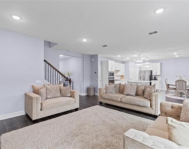 913 Adelyn Street - Photo Thumbnail 6