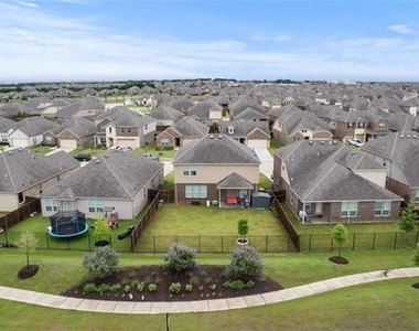 913 Adelyn Street - Photo Thumbnail 30