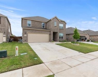 913 Adelyn Street - Photo Thumbnail 1