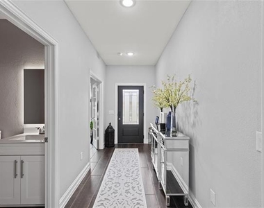 913 Adelyn Street - Photo Thumbnail 2